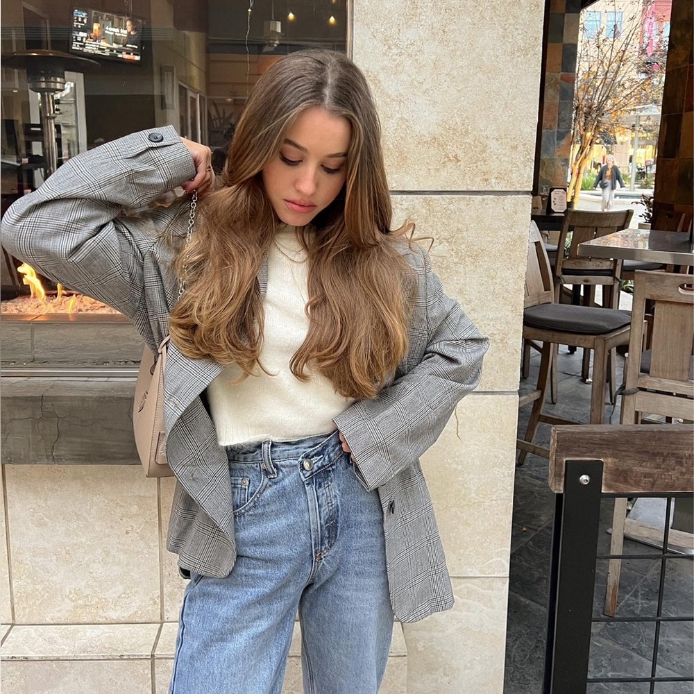 Gray Plaid Oversized Blazer - Picture 2 of 11